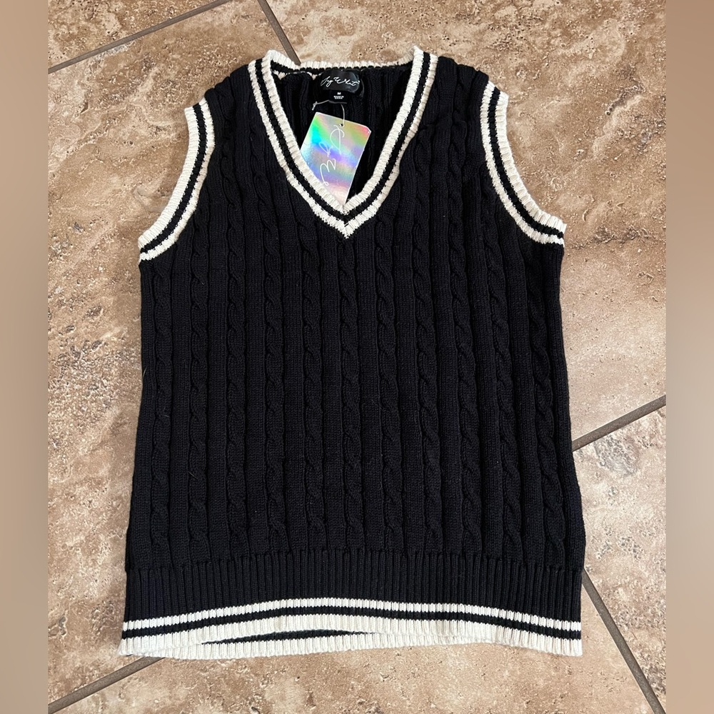 Juniors sweater vest pullover